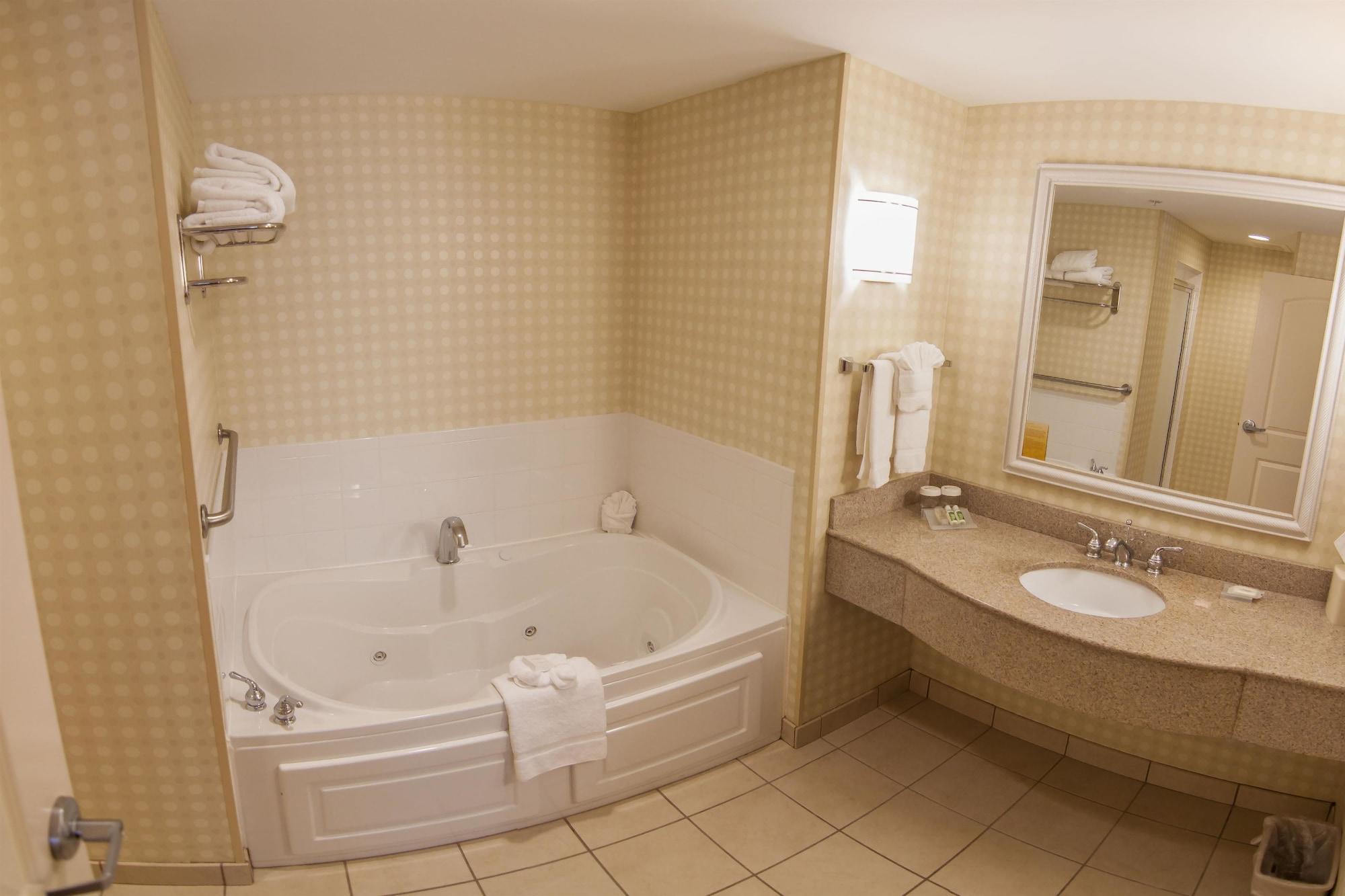 Hilton Garden Inn Mystic/גרוטון מראה חיצוני תמונה