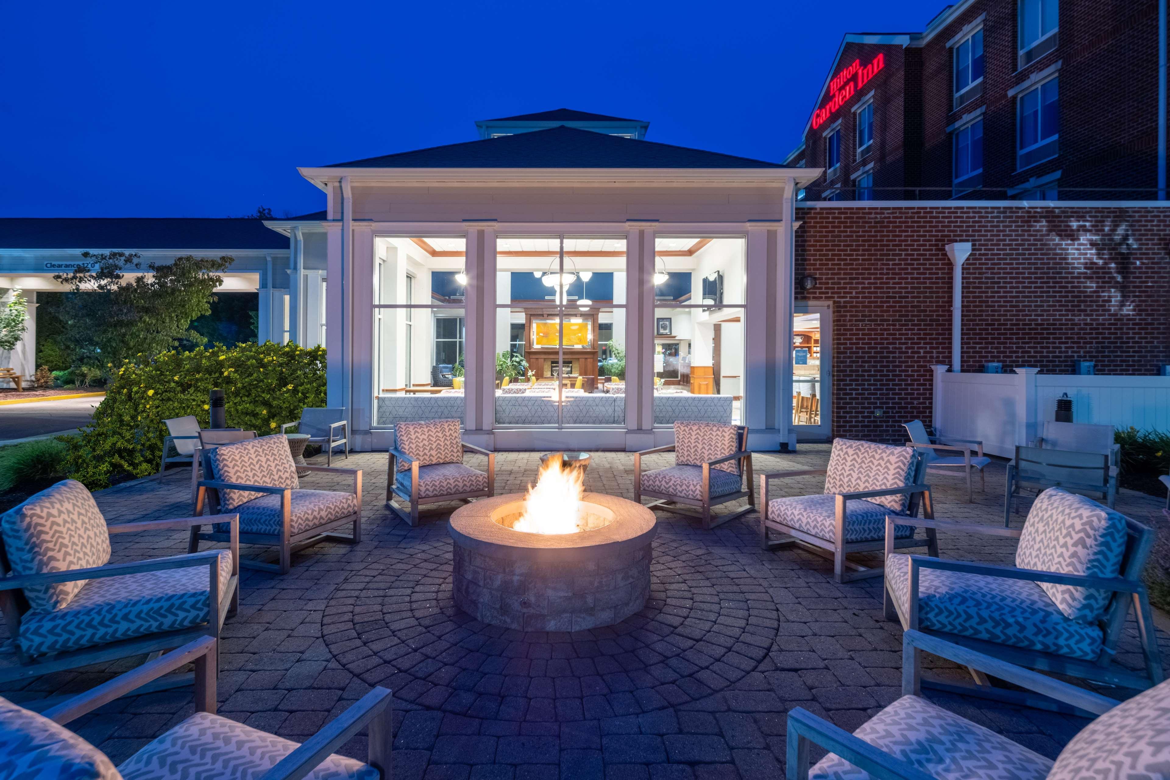 Hilton Garden Inn Mystic/גרוטון מראה חיצוני תמונה