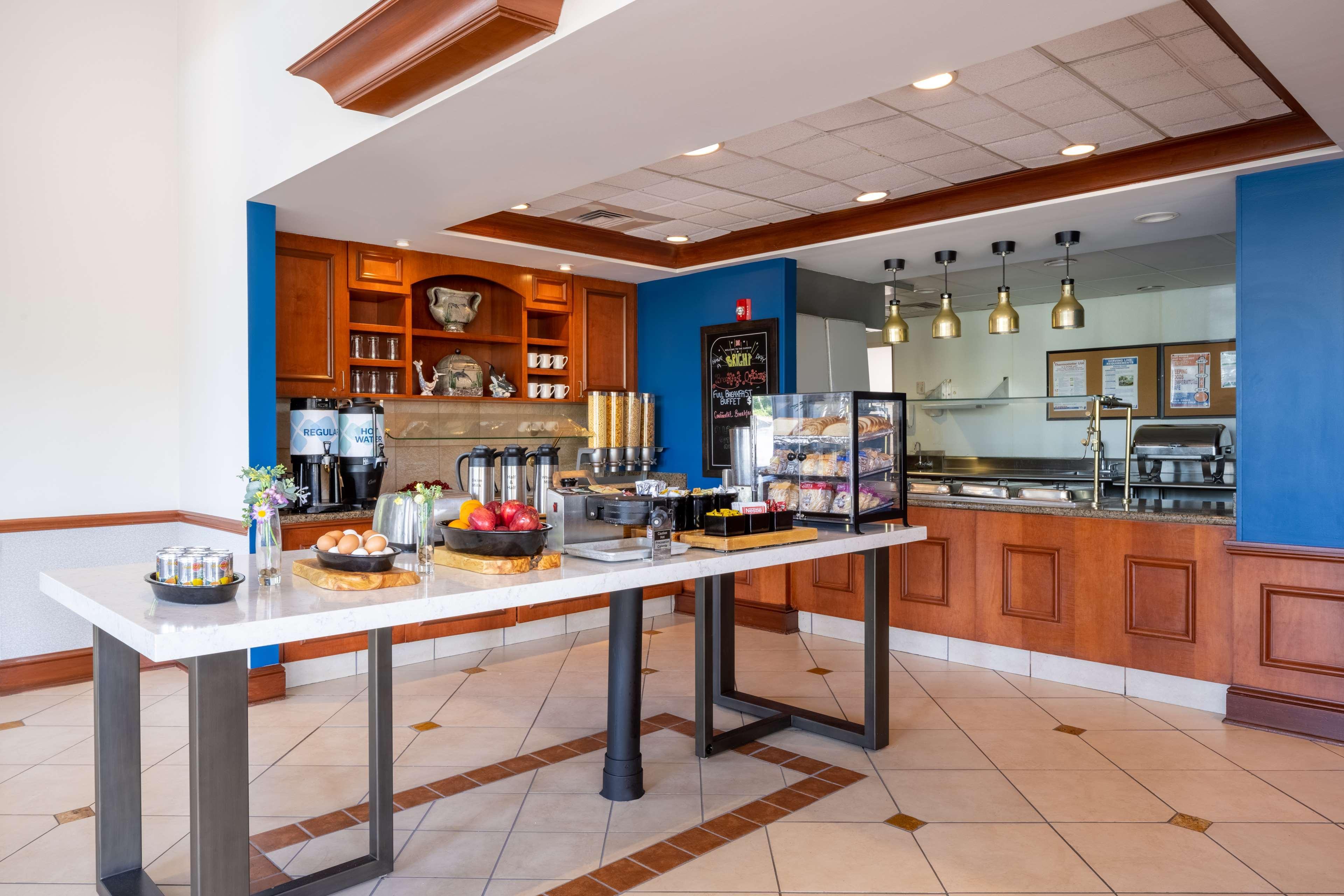 Hilton Garden Inn Mystic/גרוטון מראה חיצוני תמונה