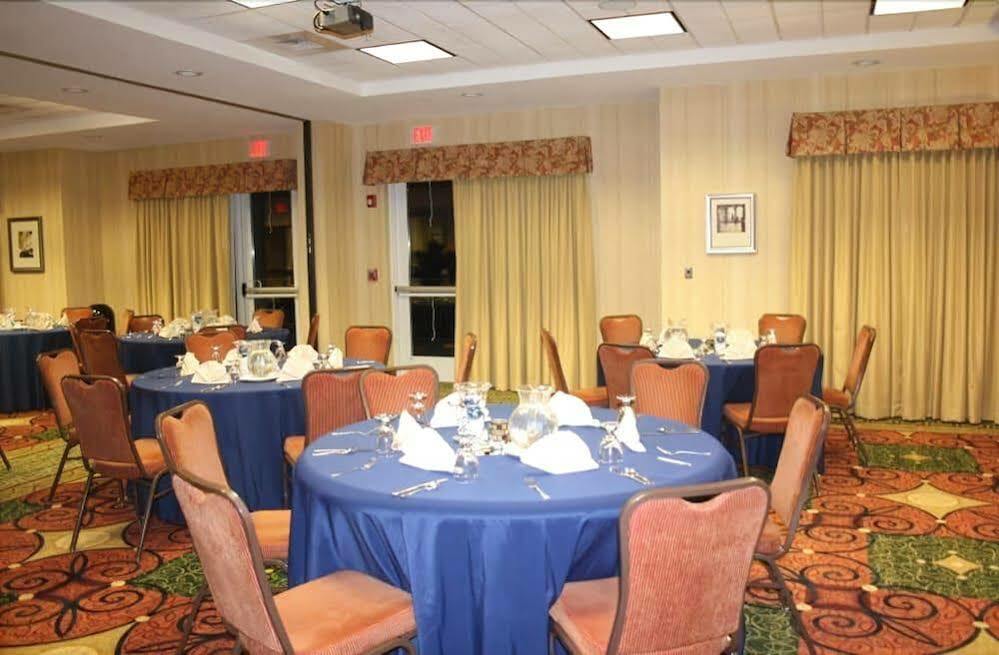 Hilton Garden Inn Mystic/גרוטון מראה חיצוני תמונה